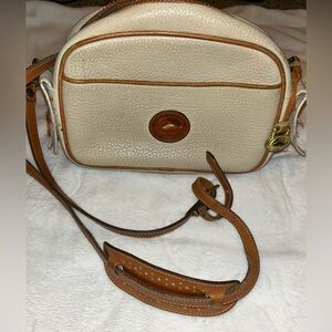 Super cute vintage Dooney and Bourke Genuine Leather Crossbody
